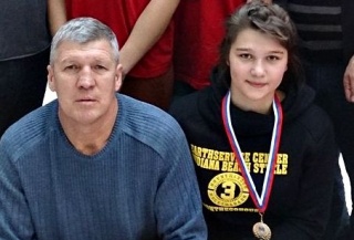 Александра Москалева и тренер Александр Сериков